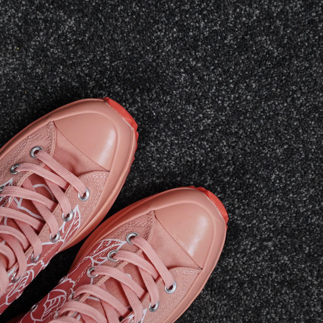 匡威新款！粉红色花卉厚底增高帆布鞋