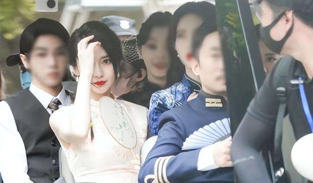 赵丽颖|同样穿“旗袍”，把杨颖和许晴陈数等人放一起看，差别就出来了