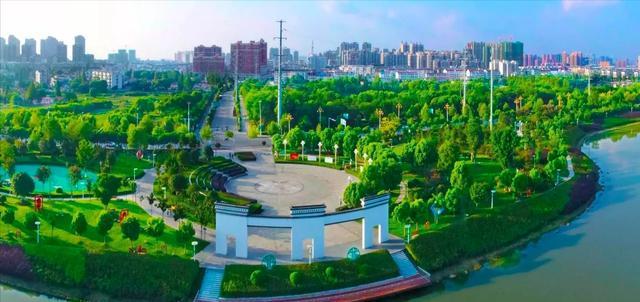 安徽|安徽一男子用路亚夜钓，罕见钓获“米级”翘嘴，网友：新手大礼包