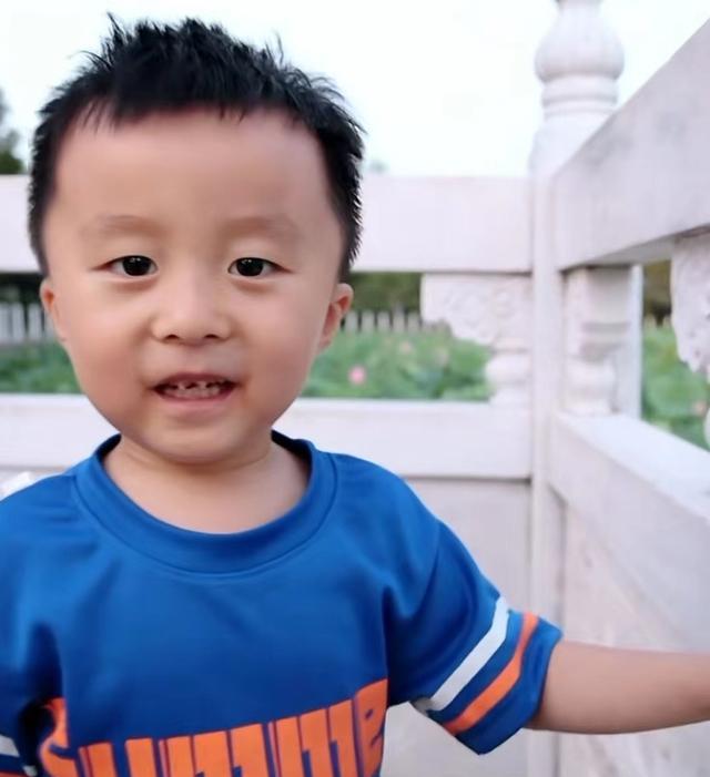 奇奇|萌娃齐出动!奇奇悦悦跳手势舞祝大家中秋快乐!网友:永远支持