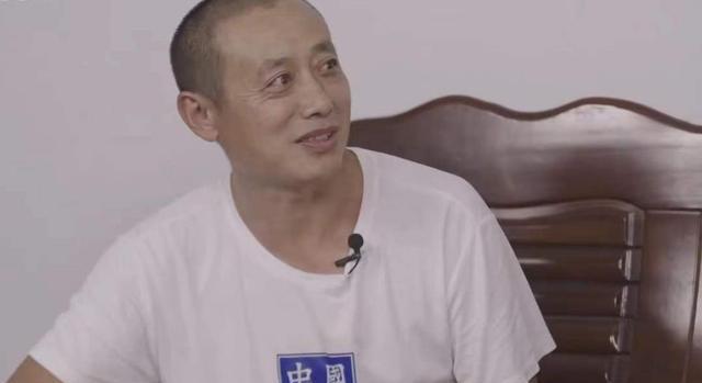 流言蜚语|她带着前夫改嫁，3人同住一屋，用8个字回应流言蜚语，暖心