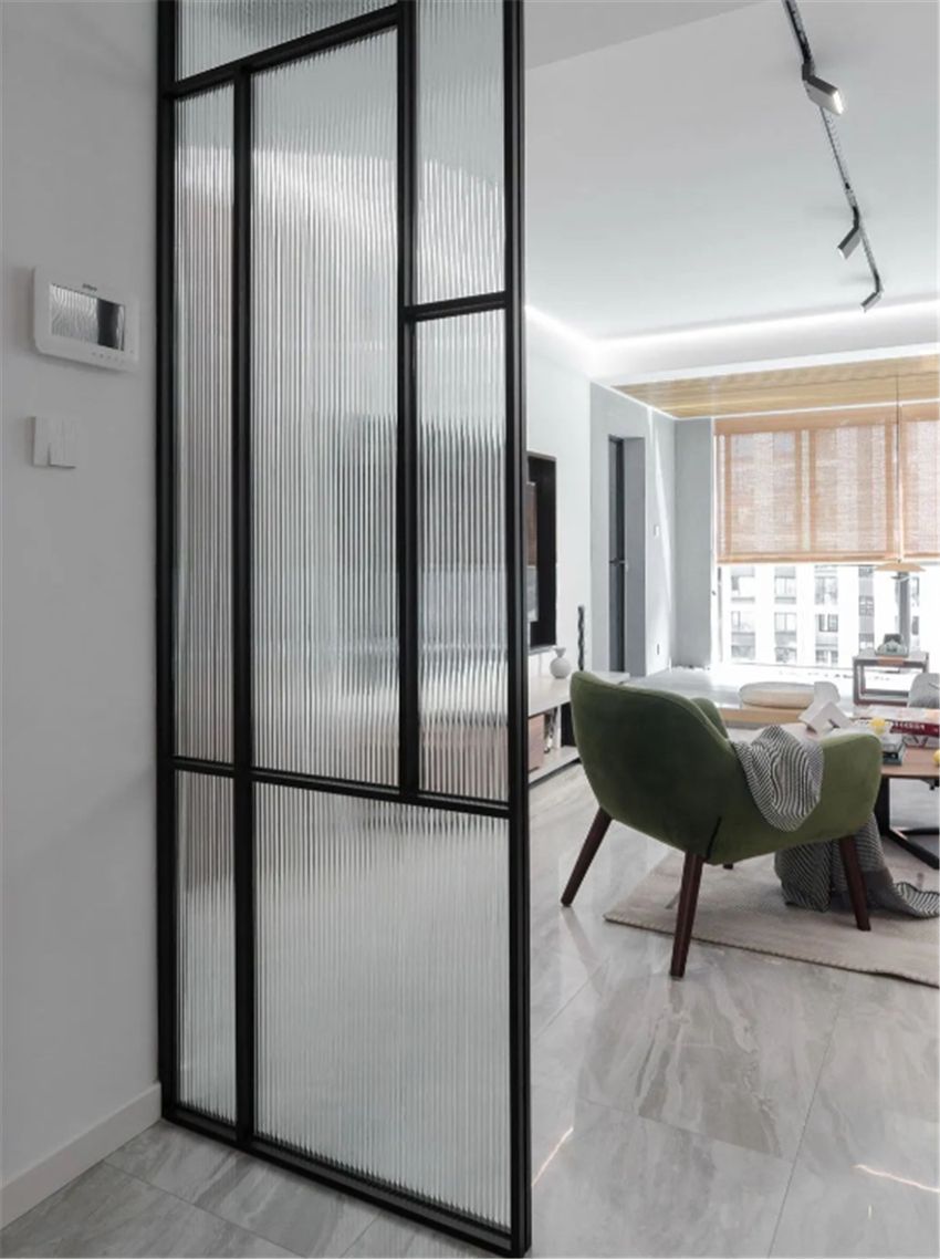 入户正对客餐厅,一眼见光怎么办?做好玄关柜和隔断,这都不是事