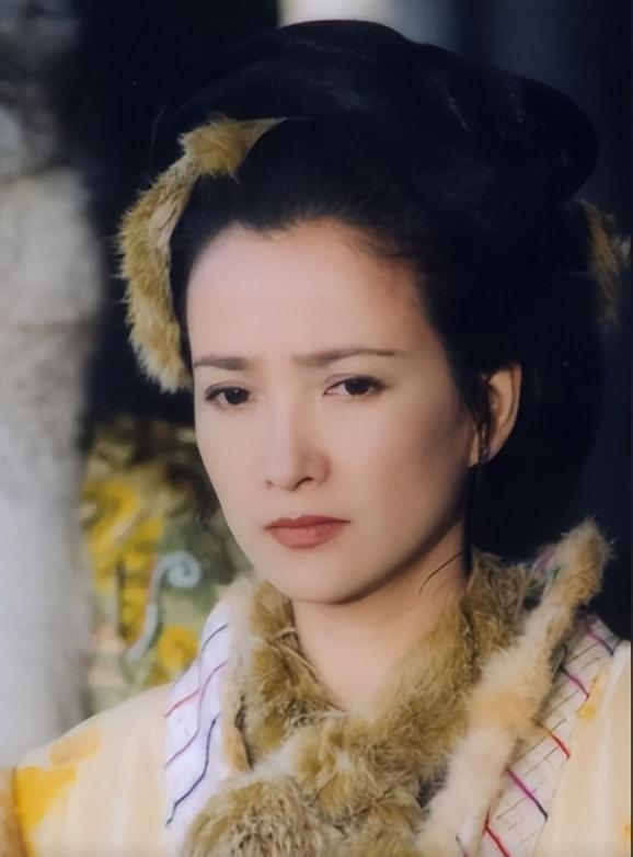 何晴|何晴：给了刘威青春，给了许亚军孩子，为何转身嫁给大9岁的廖京生