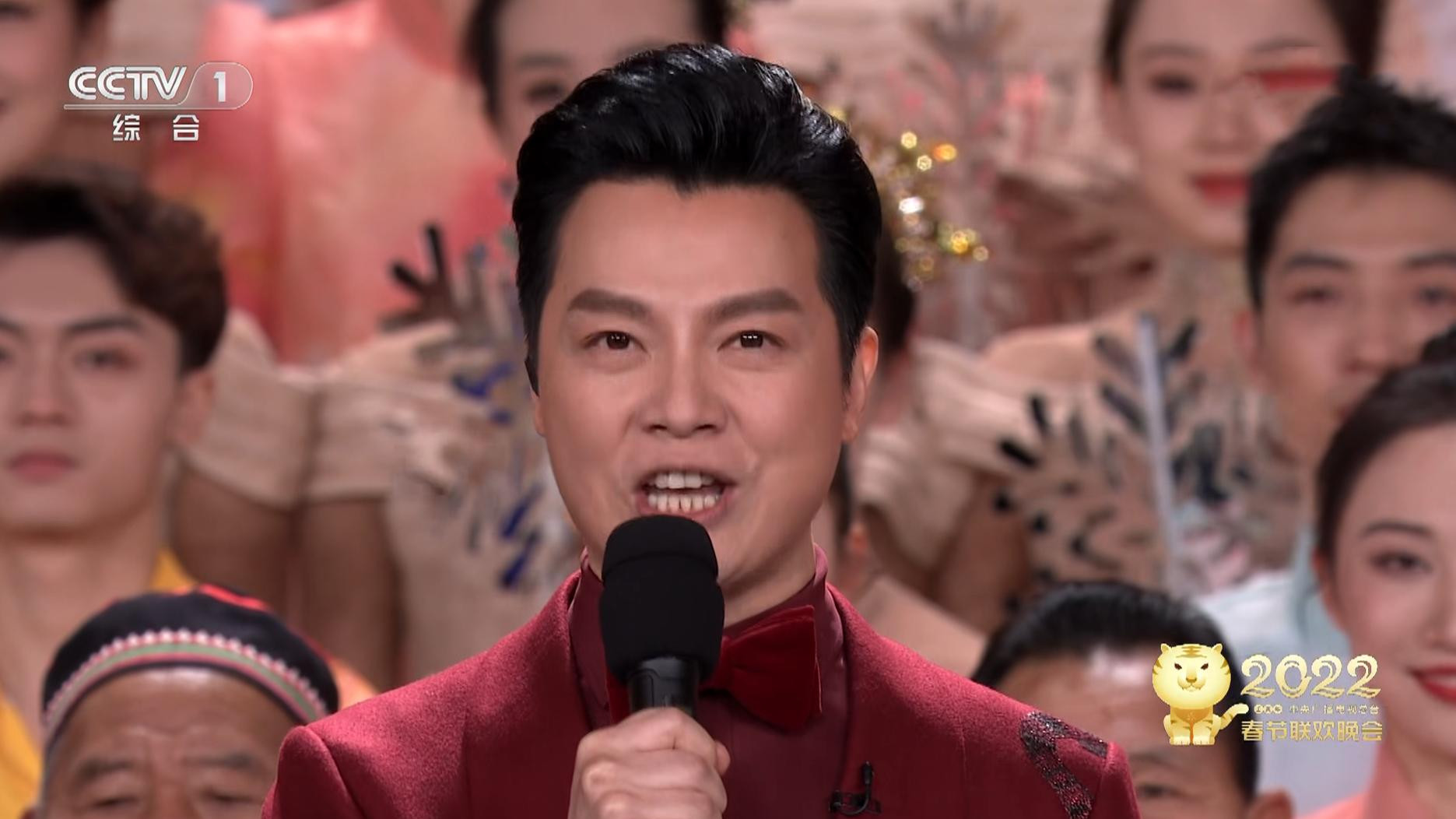 春晚|从地方台主播到春晚主持人，任鲁豫如何一步步成为央视门面？