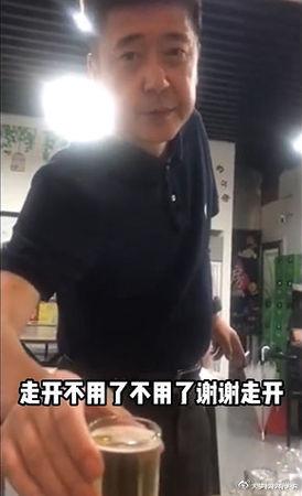 ckg48|内地CKG48女团成员被恶男“敬酒骚扰”拒绝就被骂“连小姐都不如”