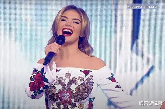 卡巴耶娃|阳光、沙滩、白色太阳镜,普京绯闻女友破怀孕传闻,首度公开露面