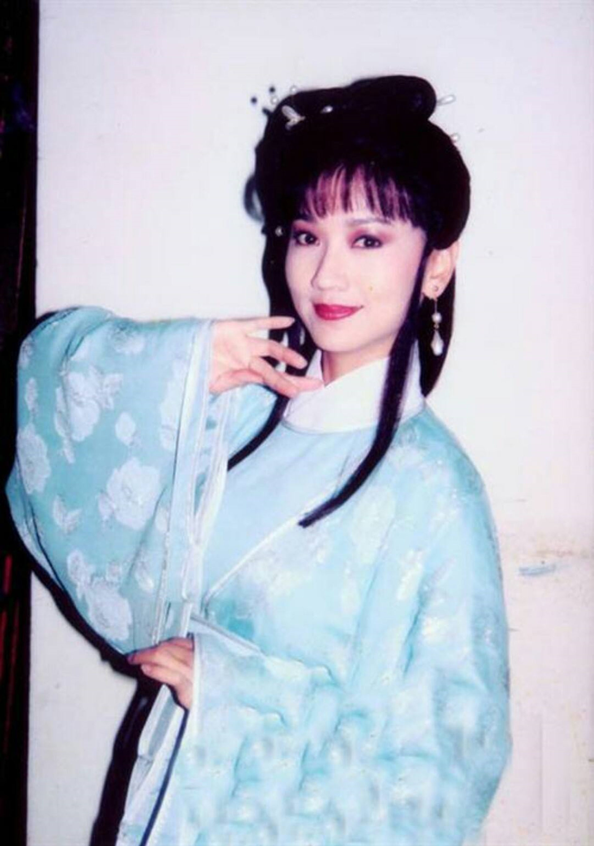 新白娘子传奇|《新白娘子传奇》中，赵雅芝分饰两角，为何观众不喜欢胡媚娘？