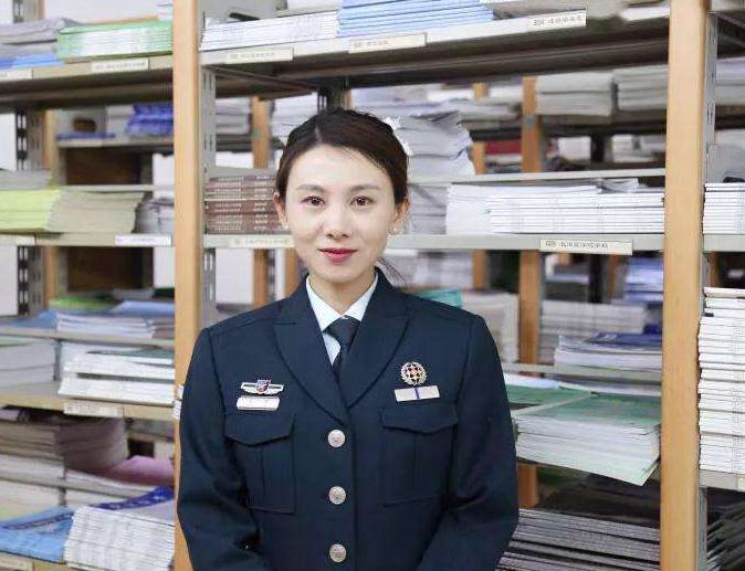 招聘|2022军队文职招聘遇冷,众多岗位“无人问津”,毕业生视而不见?