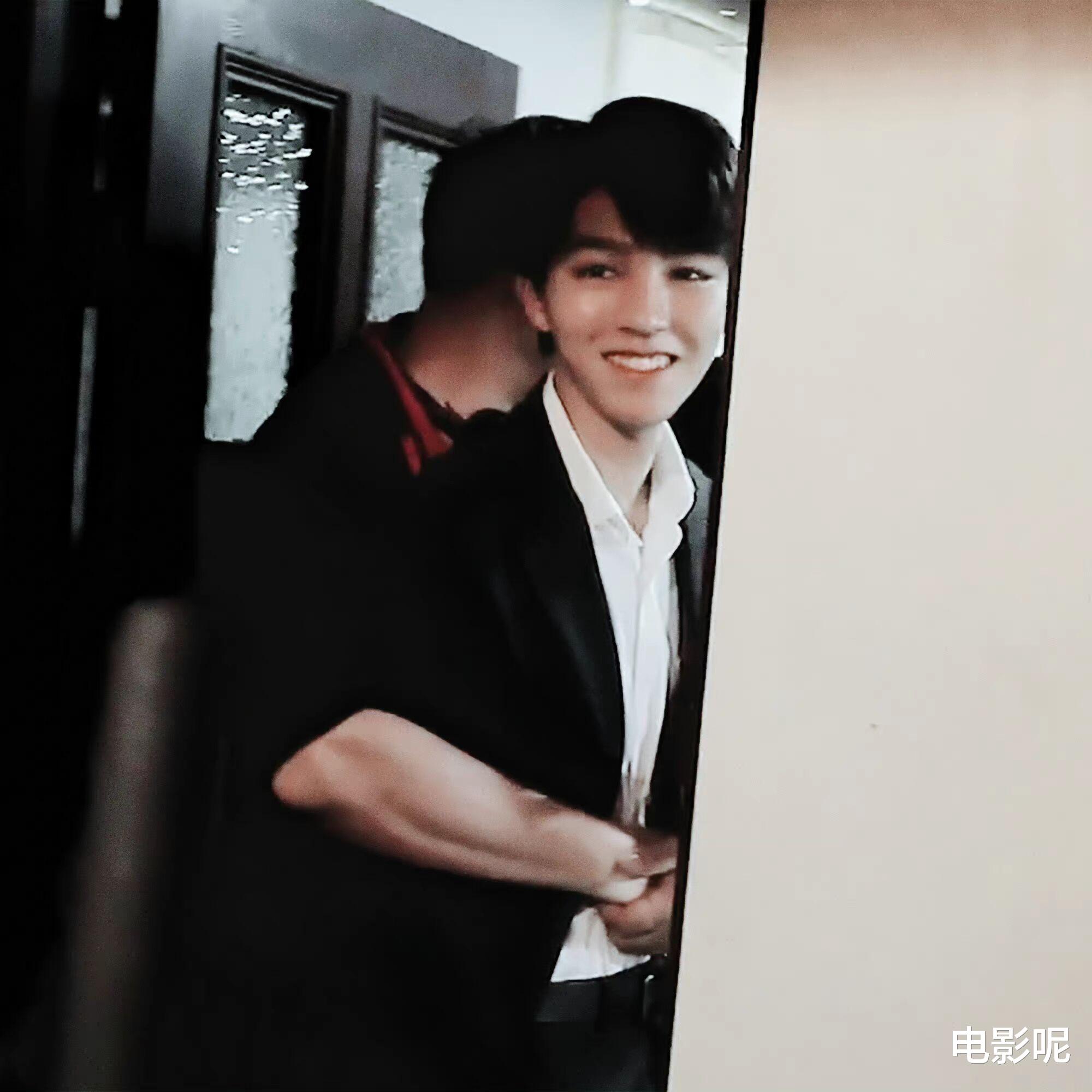 王俊凯|王俊凯和女孩子浪漫过敏实锤，但自己的私生活却是浪漫满分