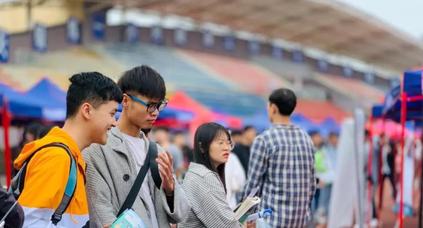 茅台|茅台再次启动大规模招聘，人均年薪可达13万，不过有一项特殊要求