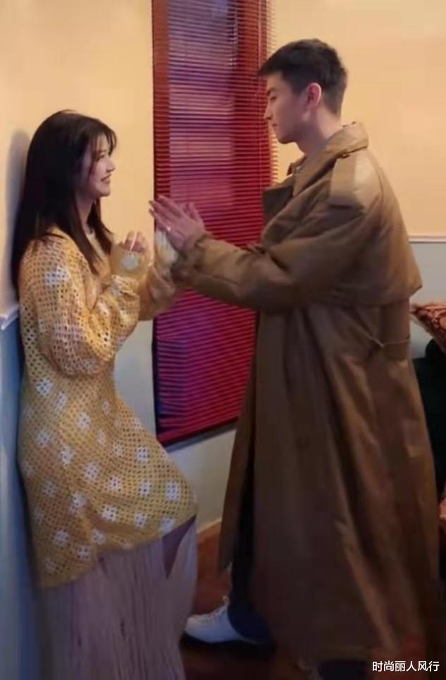 陈晓高调庆生老婆凌晨送惊喜！夫妻俩公开秀恩爱，陈晓穿搭却太土