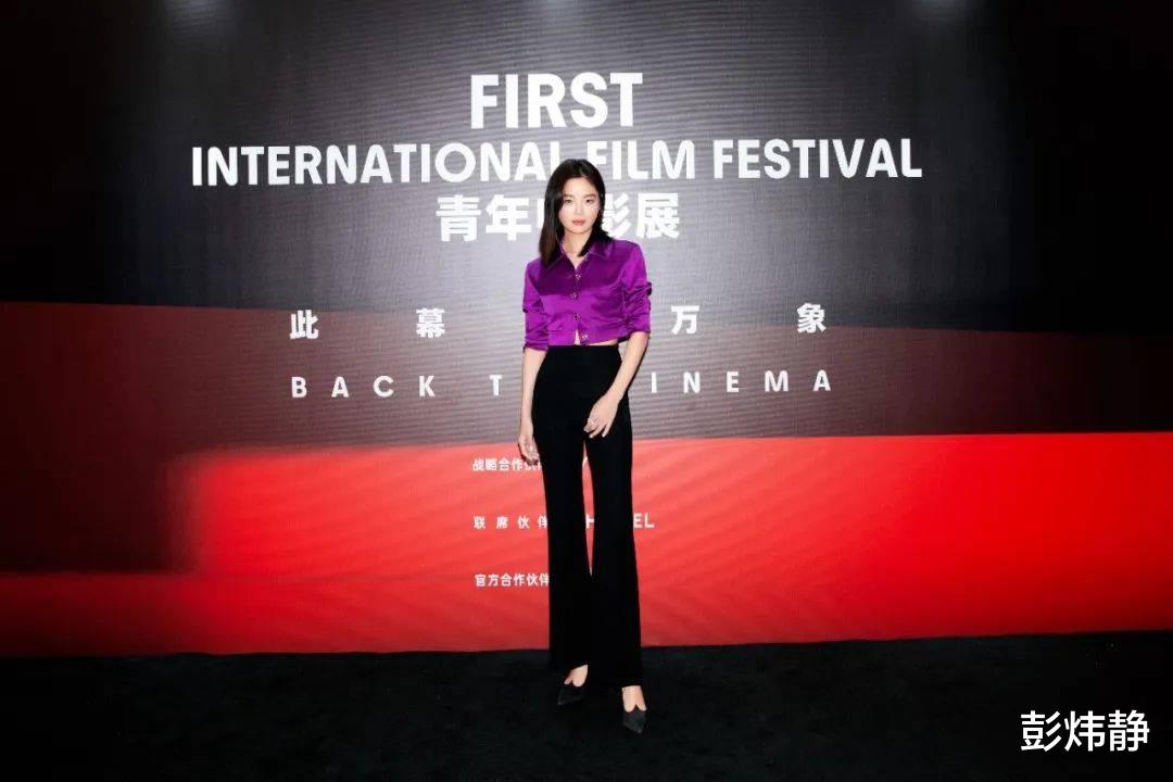 阿娇 8位女星同活动比美！43岁章子怡少女麻花辫，周冬雨快“秃”了