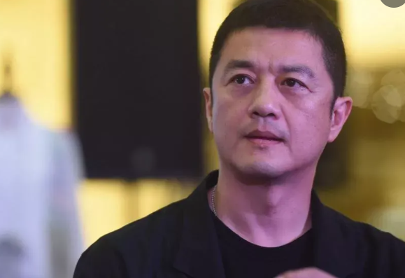 李亚鹏|李亚鹏搞笑回应网友,关于4000万债务,称就差200块希望兄台帮助