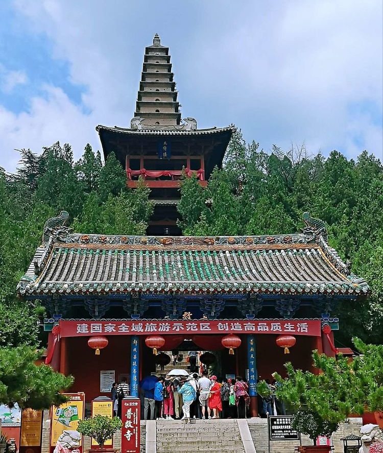 山西小伙携乌克兰妻子回国,丈母娘一同前来,到中国后安全感十足