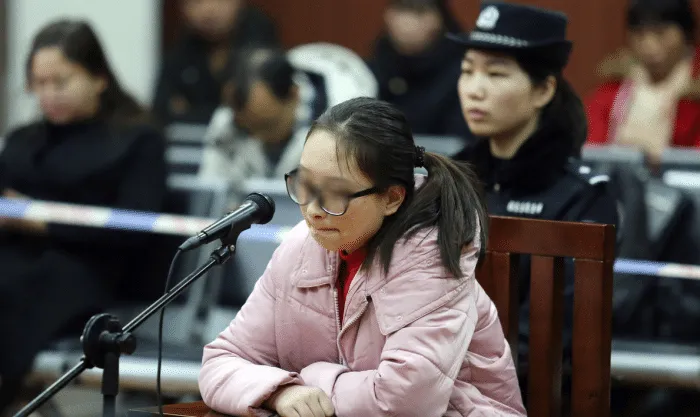 他强奸我才踹他的!凭什么我要坐牢!