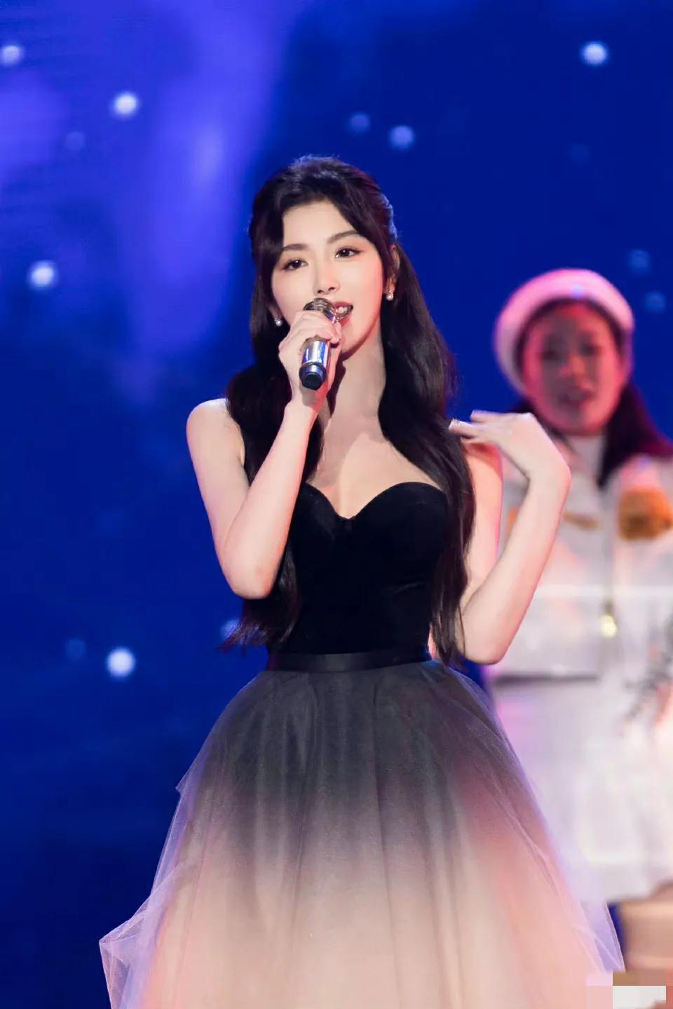 邵晴|又3个大瓜！某喜剧大咖被曝私生子，邵晴晒割腕照，华少道歉