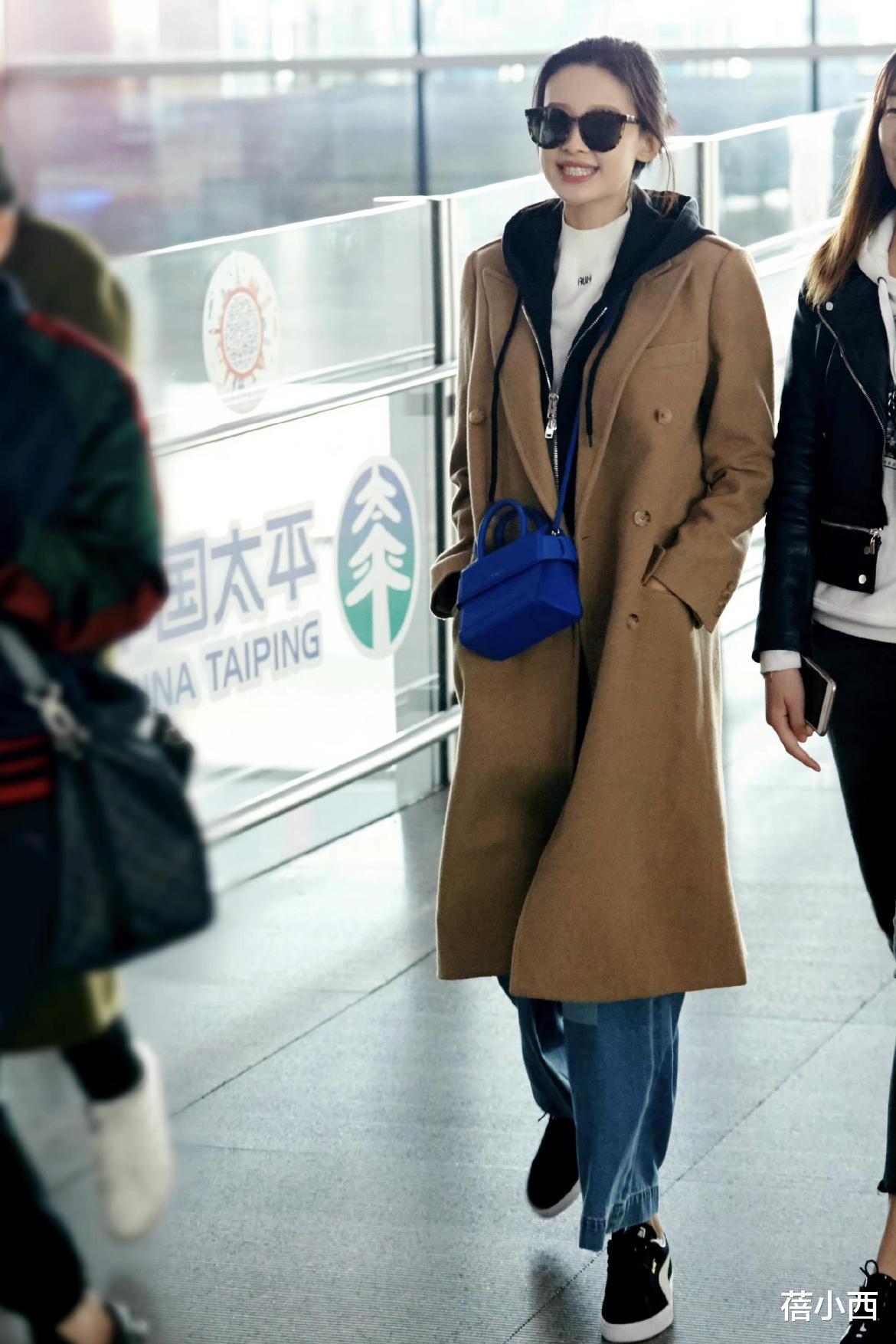 孙怡|孙怡活出了女人最好的状态,穿羊羔毛大衣走机场,不像辣妈像少女