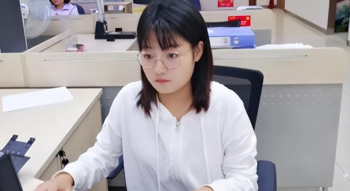 |大学生的“迷惑求职观”，月薪过万无人问津，3000的岗位扎堆争抢