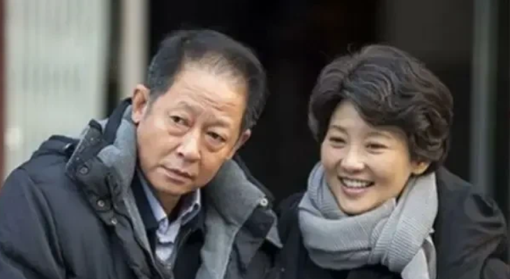 娱乐圈|1988年,21岁的女学生徐帆疯狂倒追老师王志文,两人同居了整整3年