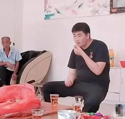 陈萌|曝陈萌朱小伟拿全部积蓄卖茶,货叠满墙陈萌忙销售,小伟被嘲废物