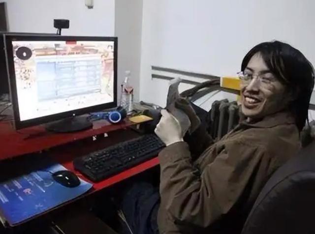 网吧|2004年，高考647分的河北考生，毕业后蜗居网吧4年半，如今怎样了