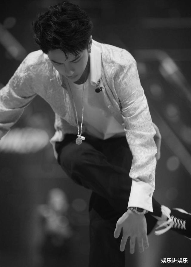 王一博|《无名》胎动,《热烈》网传,今年国庆大家能看到四个王一博?