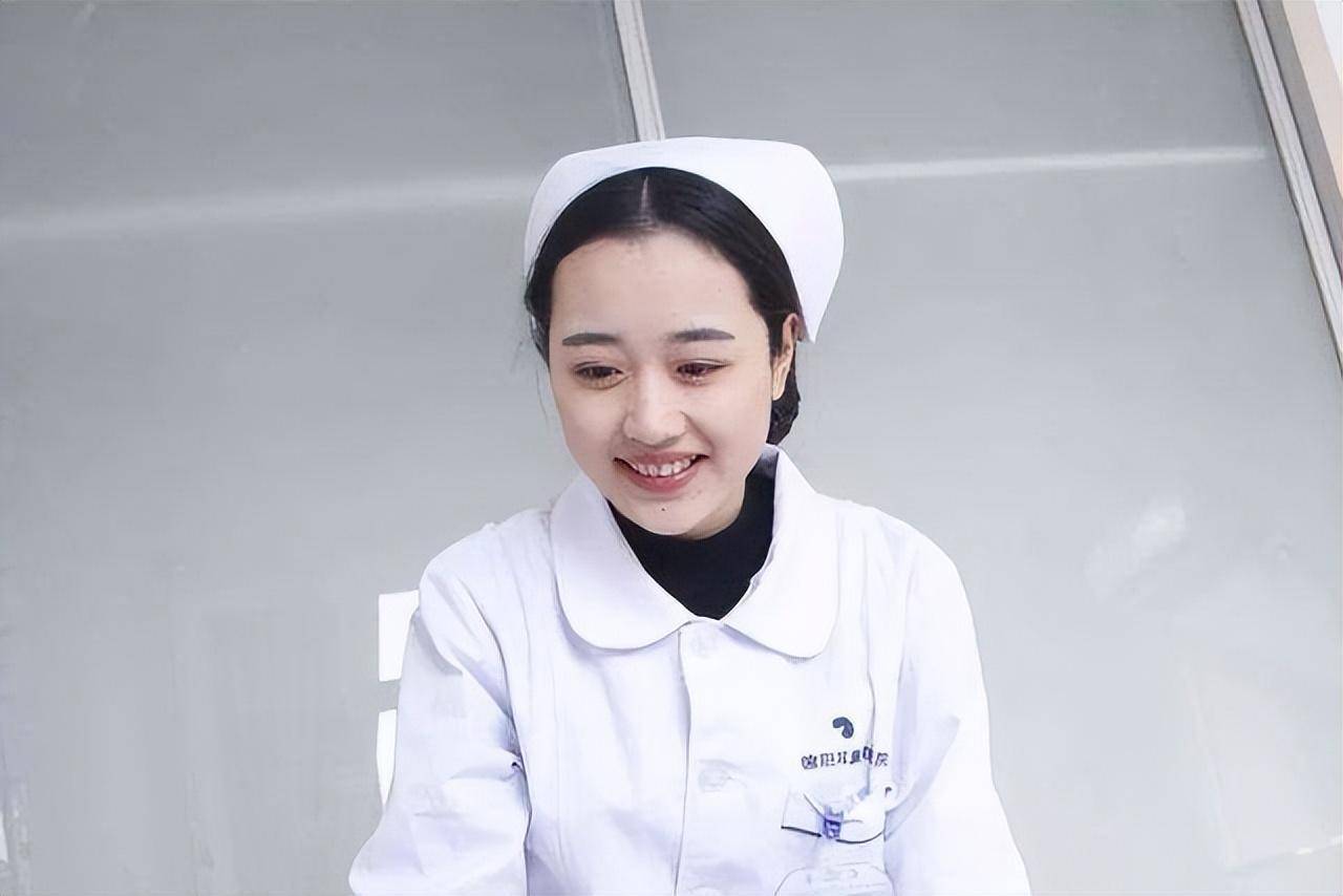 处理男患者隐私时,女护士不会尴尬吗?知情人说出了真相