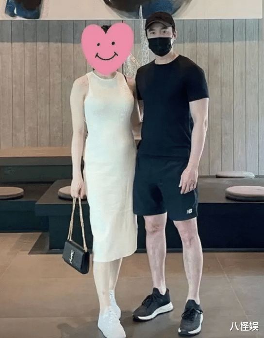 赖弘国|阿娇前夫赖弘国官宣当爸喜讯，晒与儿子握手照并甜蜜表白爱妻