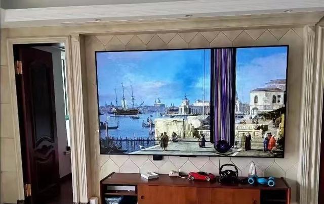 电视机|98寸电视机被砸坏，厂家索要23000元维修费，顾客很生气：抢钱啊？