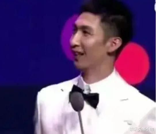 杨迪|官宣离婚!16年爱情崩了,跟新欢晒全家福…