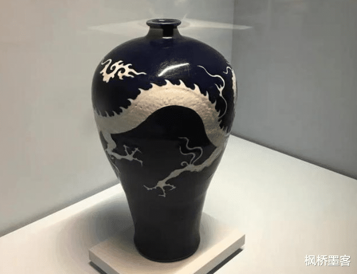 梅瓶|1976年,败家子18元贱卖传家宝,被博物馆3000元买走,今价值40亿