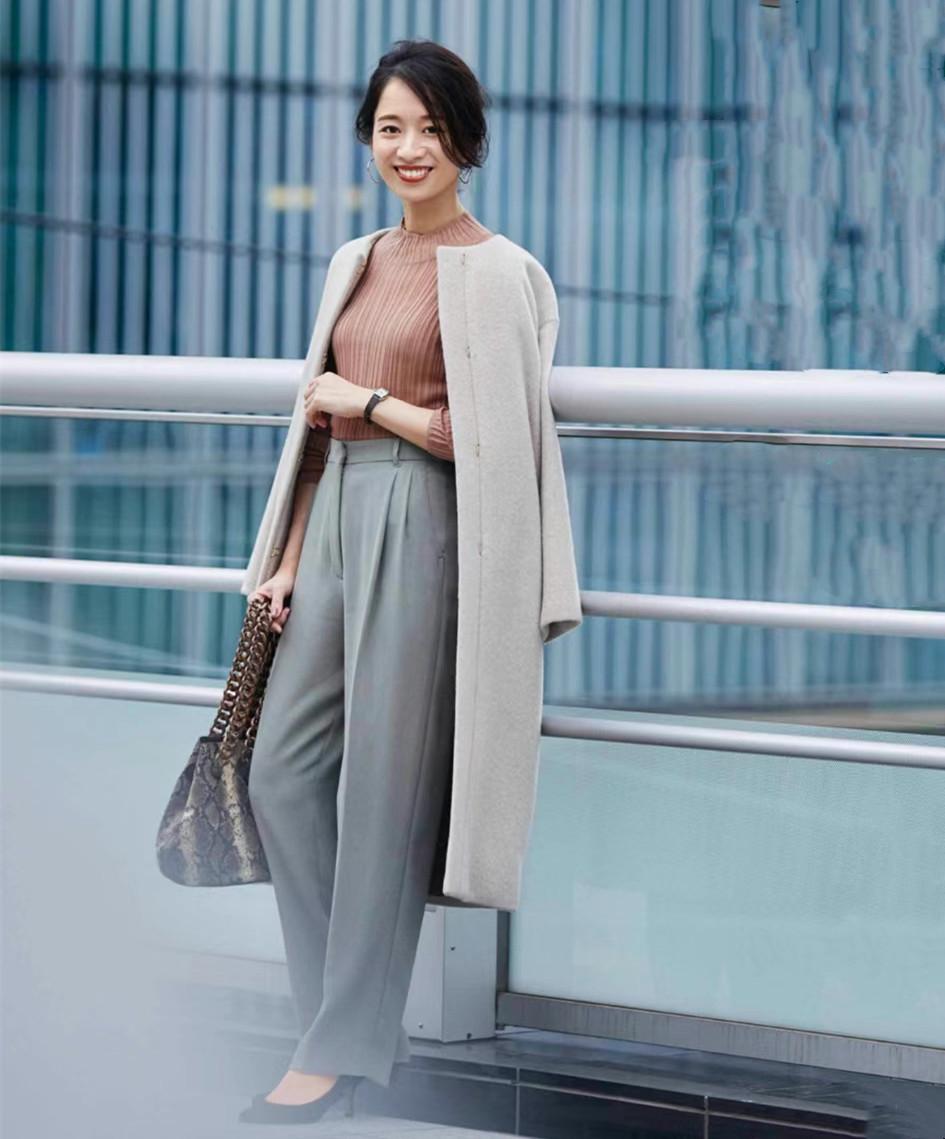 短发 经过对比才发现,比变老更可怕的是穿打底裤、短发烫卷,土得嘞