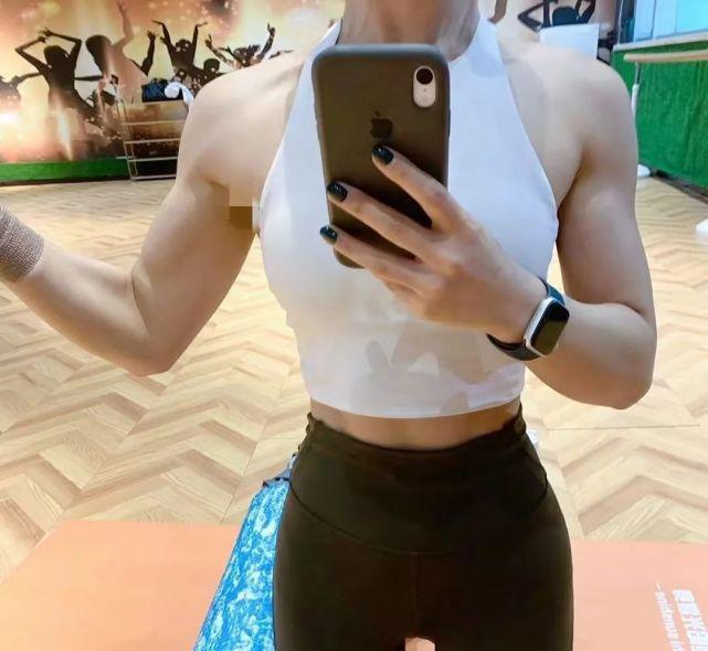 明星|这女明星不是在健身,而是在换头!