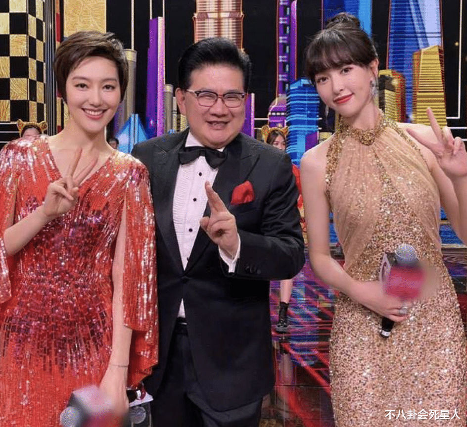 关晓彤|12位女星卫视春晚状态！杨颖唐嫣美得亮眼，关晓彤大长腿厉害了