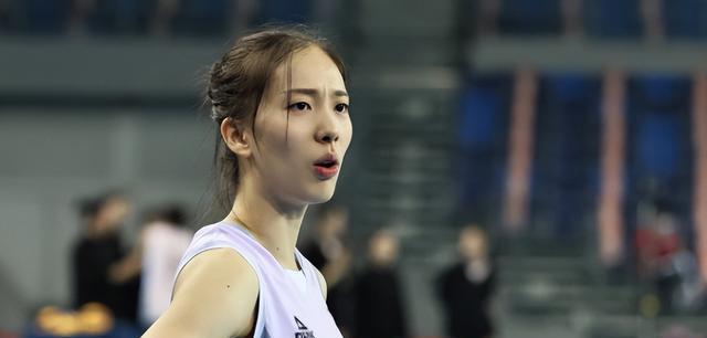 郑益昕|女排现役最美球员郑益昕 巴黎奥运会已经30岁了 还值得培养吗