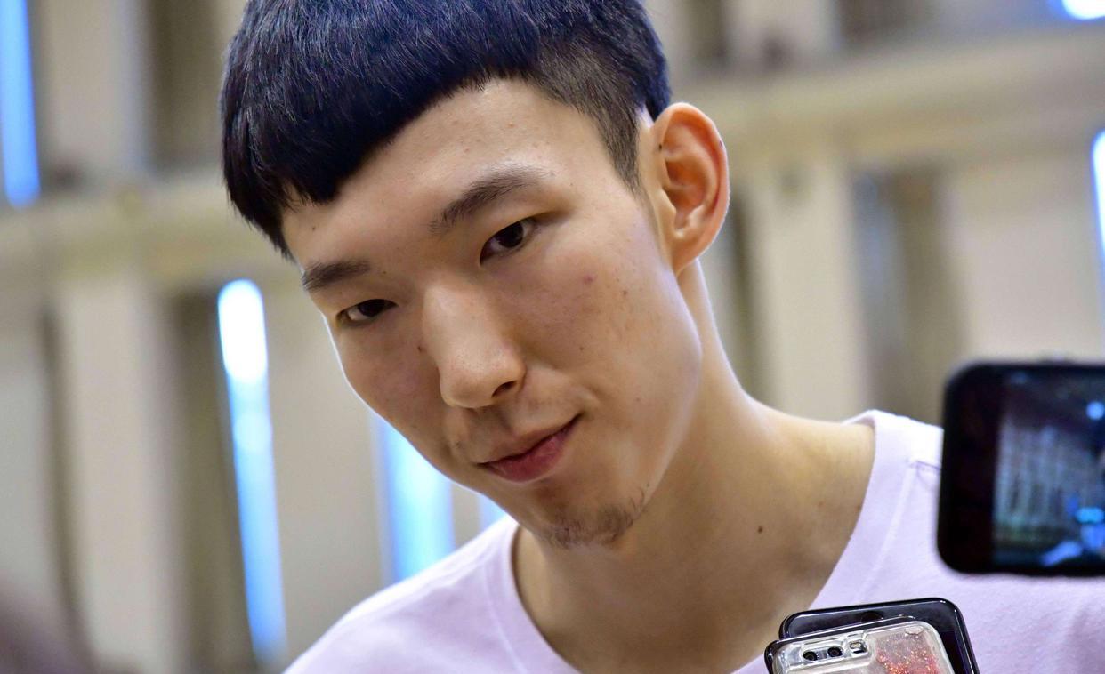 大魔王周琦下家迎来希望:顶级后卫或被交易,杜锋恐将如获至宝
