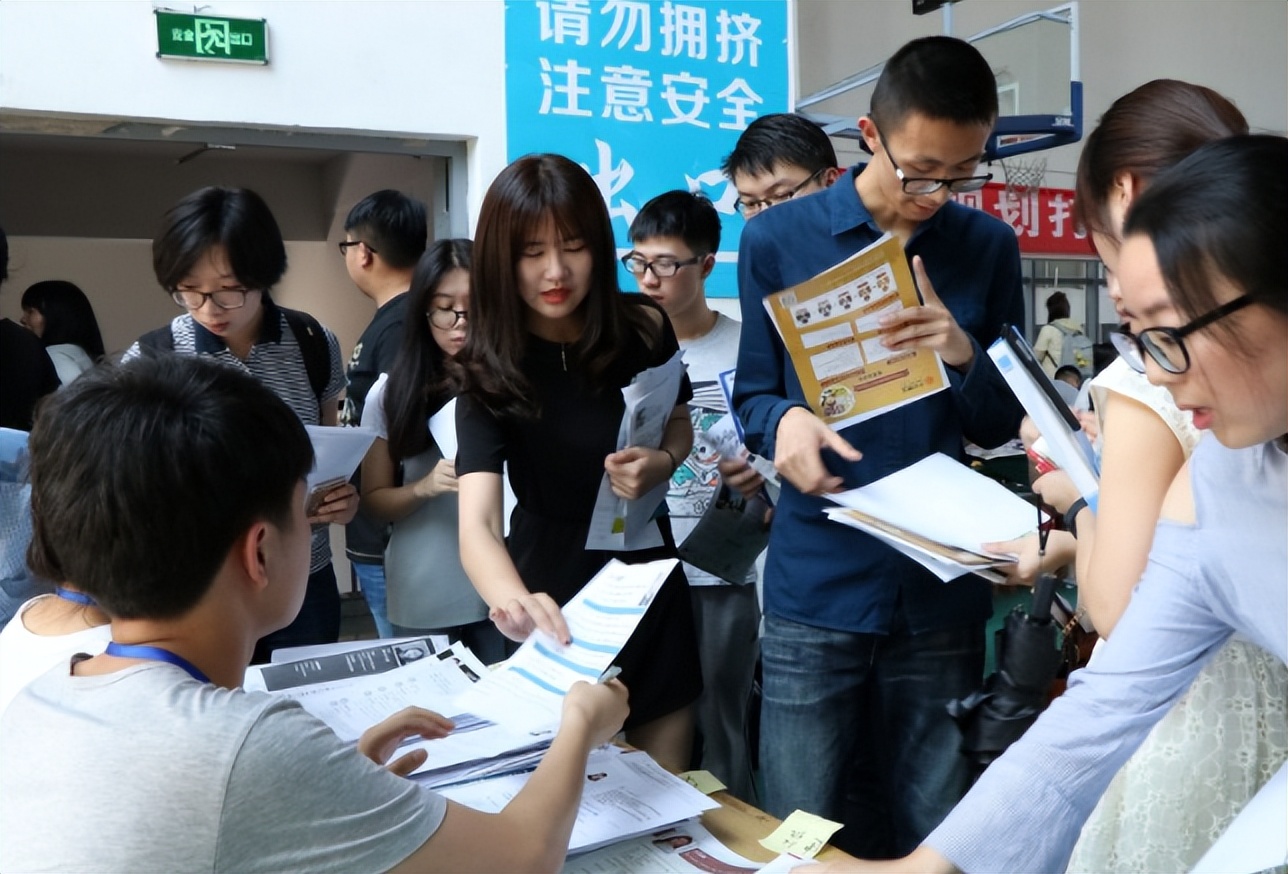 本科生|HR表示：公司不需要“三无”家庭的本科生，揭露当今的求职处境