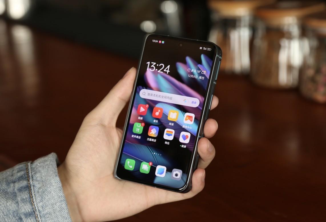 OPPO Find N2桌面信息量提高，悬停空间模式更易用