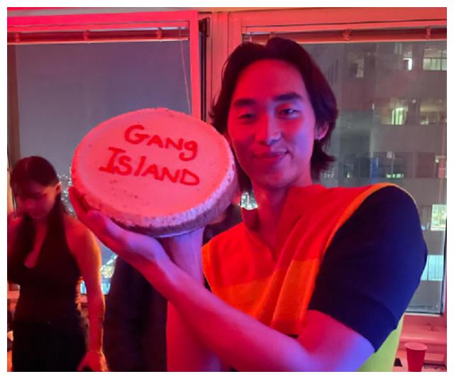 林依轮|林依轮儿子放飞自我！将外国女友扣怀里摸腰，女方不穿内衣惹争议