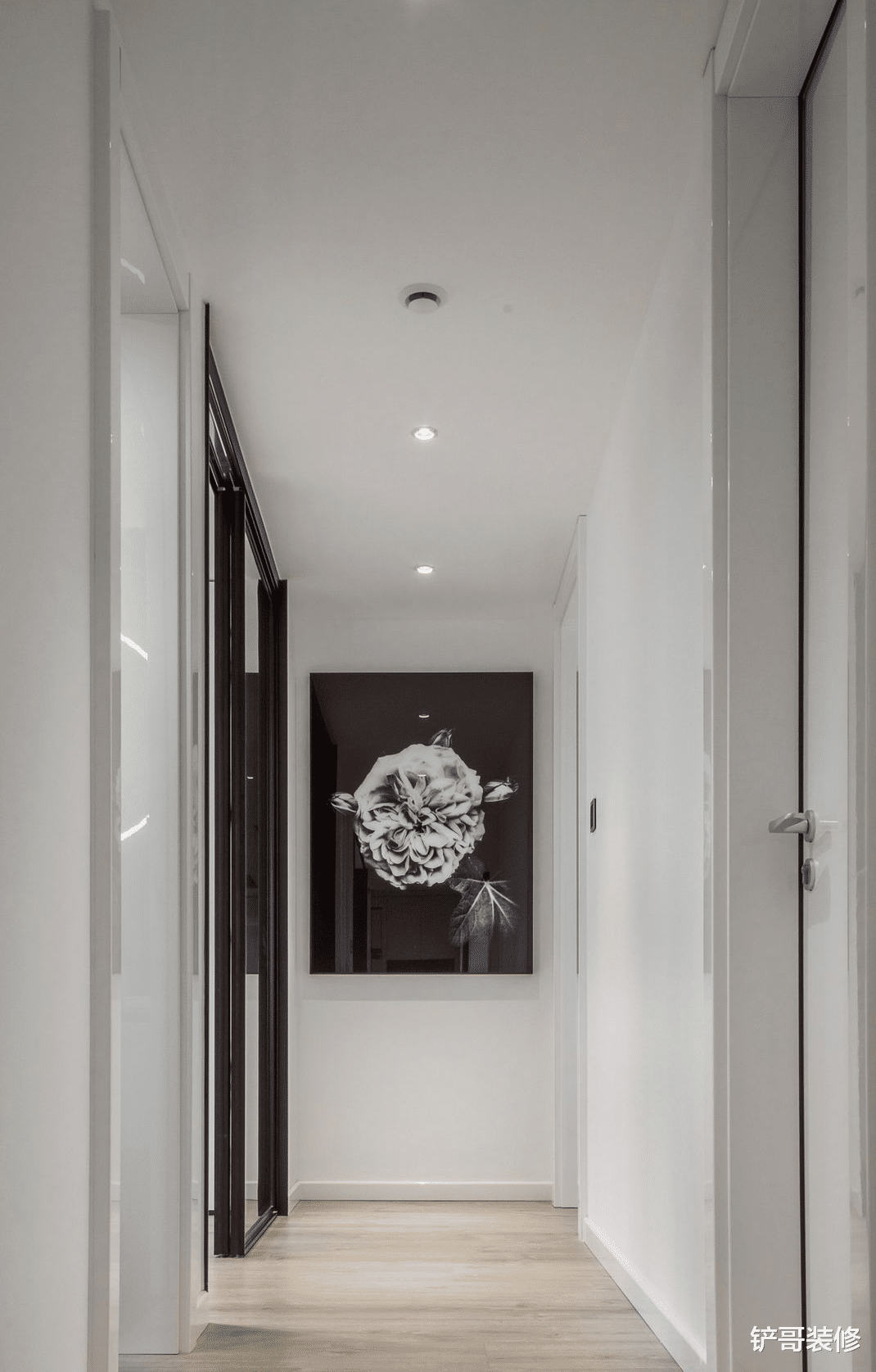 崇尚自由的业主，运用白灰色装饰，创造精致的生活空间