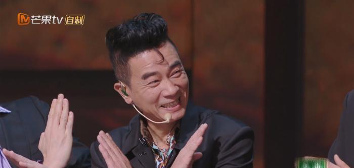 陈小春|陈小春对X-leader溢出屏幕的狂热！应采儿吐槽：大合照都要比X