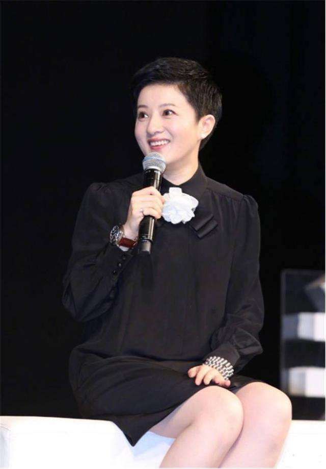 金铭|她是最小的“琼女郎”，出道就是巅峰，如今40多岁依旧孤身一人