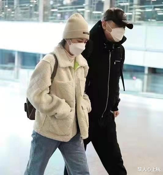 穿衣搭配|陈建斌蒋勤勤夫妇现身机场，夫妻二人像兄妹，没想到大胖橘这么帅