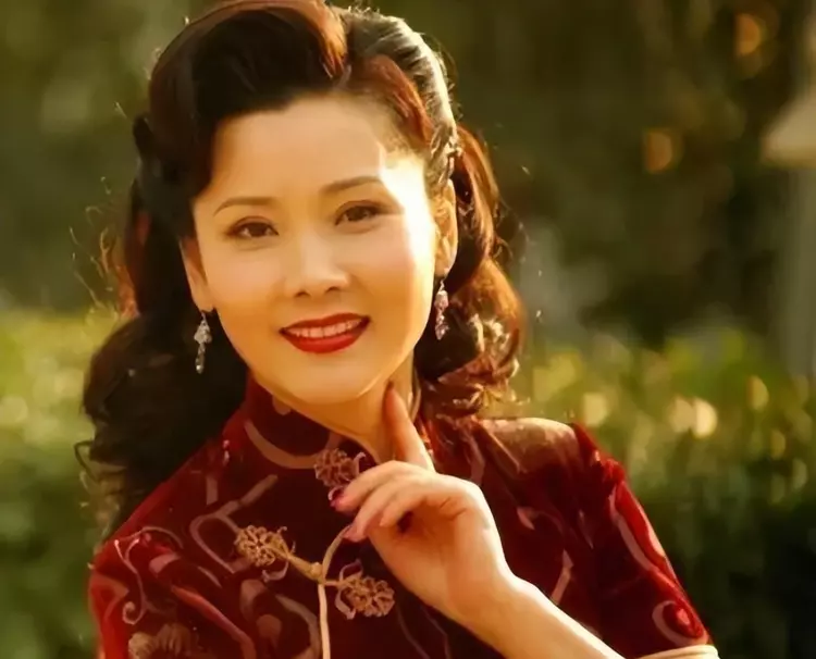 何赛飞|59岁的何赛飞，在公婆的催生下改写了她的结局，人生圆满终无遗憾