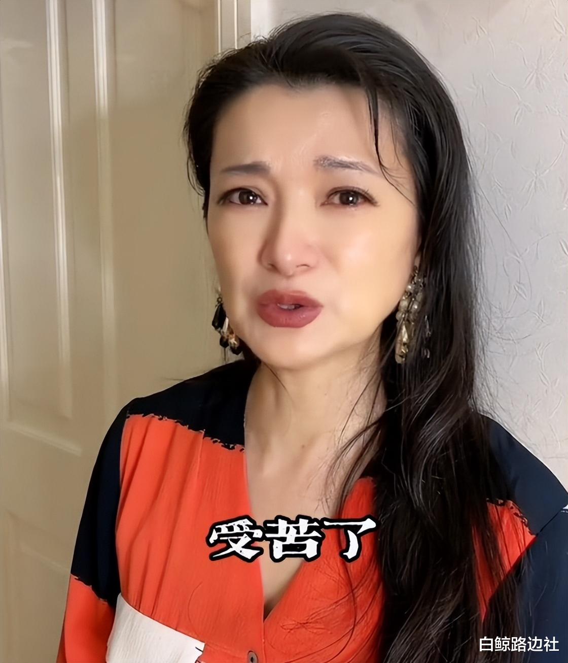 黛绮丝|54岁金花婆婆曝近照！打扮时尚颜值仍在线，脸部歪斜不对称引热议