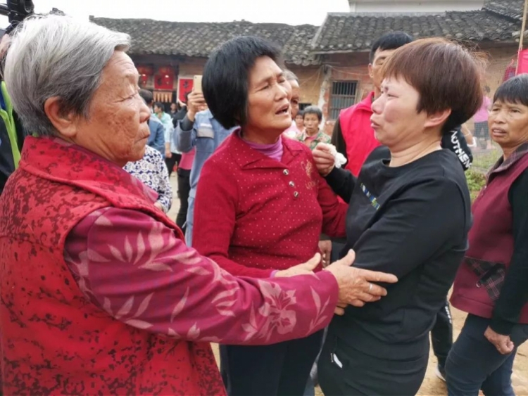 1976年，母女3人同时被拐，43年后小妹回家，一家五口只剩她一人