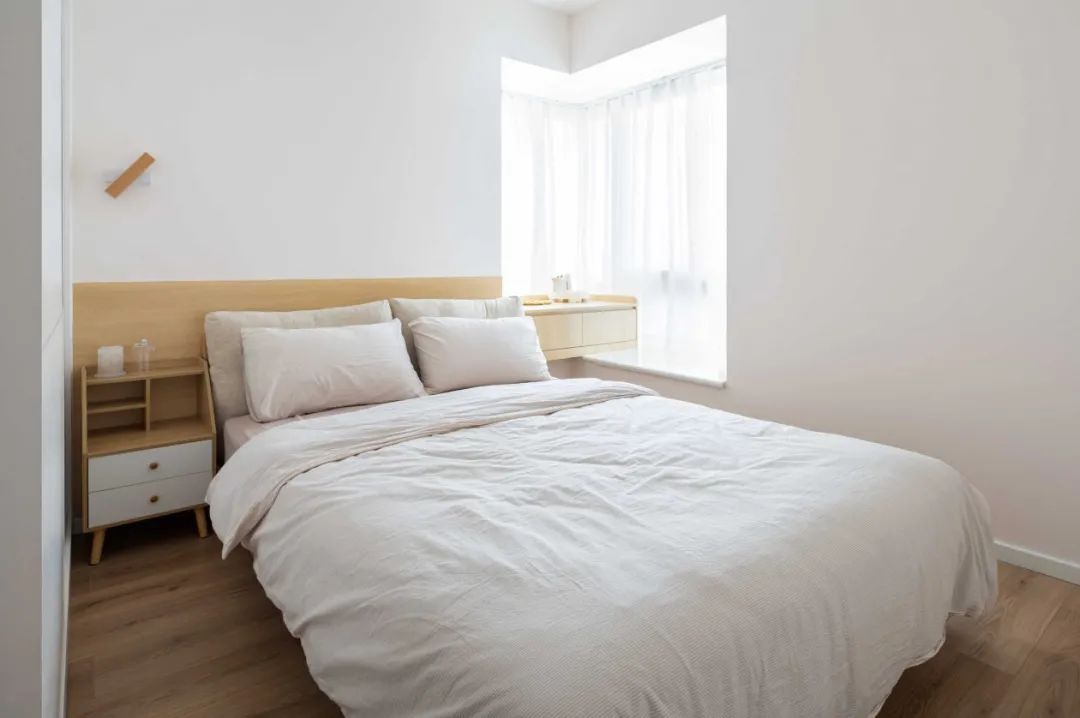 30岁单身姑娘靠自己买下80㎡小宅:白色+原木色,温馨又治愈