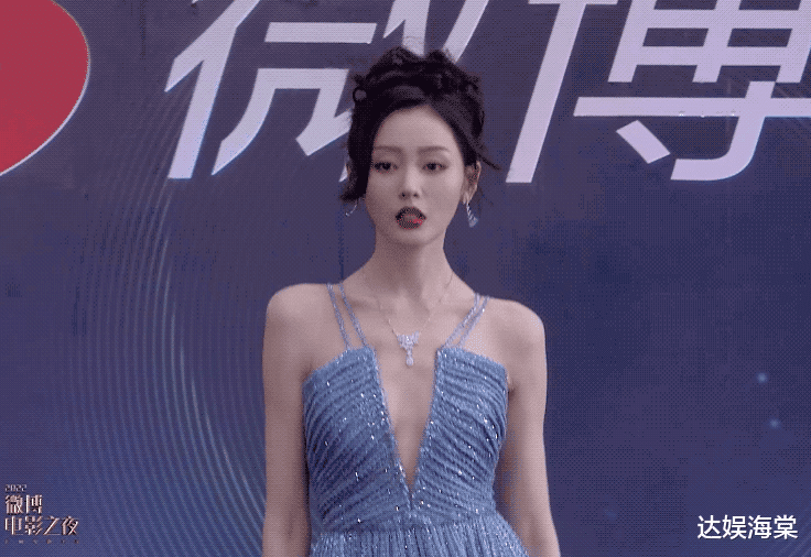 张天爱|微博电影之夜,张天爱身材登热搜第一,“白幼瘦”病态审美引热议