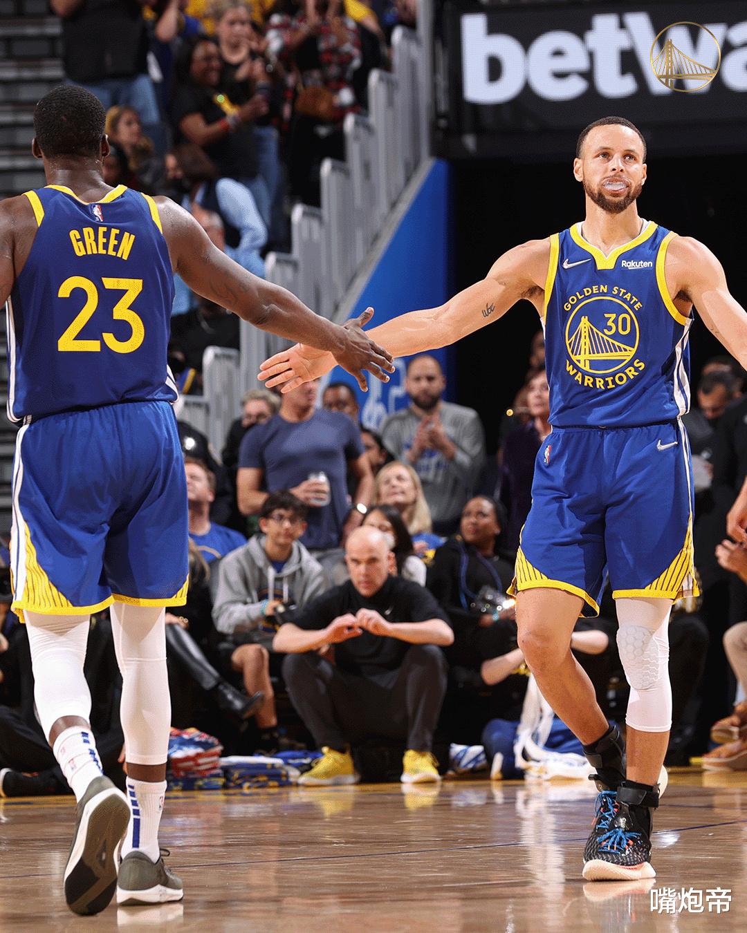 勇士队|NBA官方亲自认证，第七大王朝是勇士！7年输2场，杜兰特真洗不白了