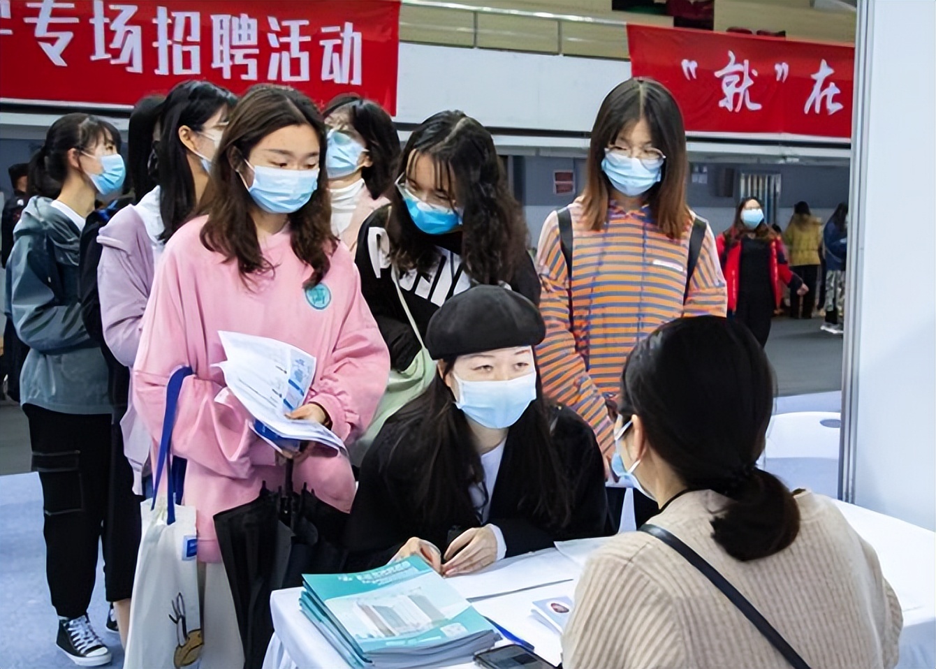 求职|2022年本科就业“红牌专业”，找工作越来越难，法学专业排在第5